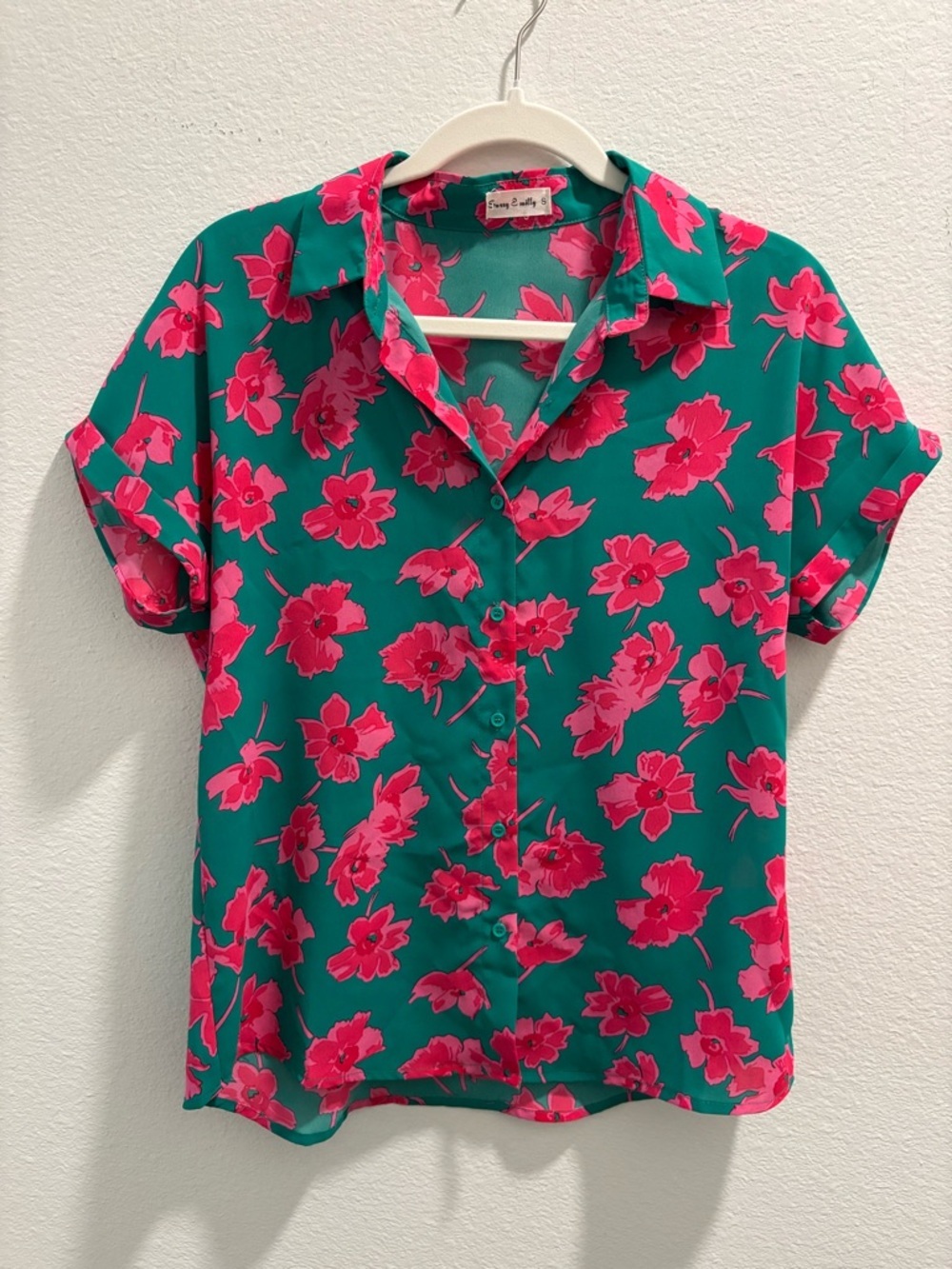 Suzzy & Milly Floral Button Down blouse, size S